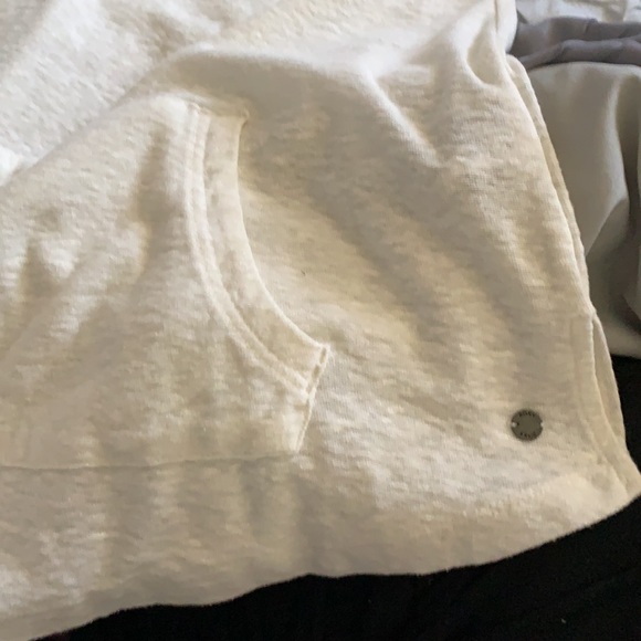 Roxy Snow White hoodie.  NWT!! - Picture 5 of 8